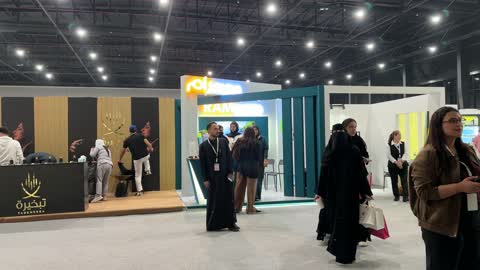 تنوع المنتجات فى معرض المصممين والمصممات فى المنطقة الشرقية يوم 29 من ديسمبر 2025 ، المملكة العربية السعودية، منصة إبداعية للأزياء والتصميم ، أحدث صيحات الموضة والإكسسوارات، تفاعل مباشر مع الزوار ،إبراز الهوية والابتكار