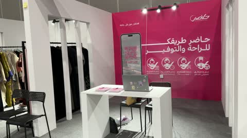 تنوع المنتجات فى معرض المصممين والمصممات فى المنطقة الشرقية يوم 29 من ديسمبر 2025 ، المملكة العربية السعودية، منصة إبداعية للأزياء والتصميم ، أحدث صيحات الموضة والإكسسوارات، تفاعل مباشر مع الزوار ،إبراز الهوية والابتكار
