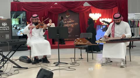 عرض موسيقي حي فى معرض المصممين والمصممات فى المنطقة الشرقية يوم 29 من ديسمبر 2025 ، المملكة العربية السعودية، منصة إبداعية للأزياء والتصميم ، أحدث صيحات الموضة والإكسسوارات، تفاعل مباشر مع الزوار ،إبراز الهوية والابتكار