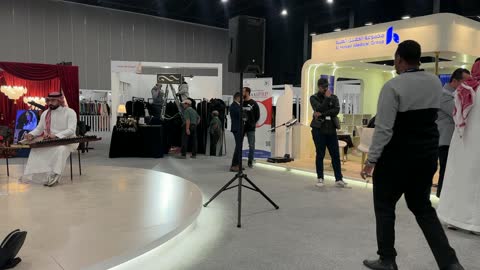 عرض موسيقي حي فى معرض المصممين والمصممات فى المنطقة الشرقية يوم 29 من ديسمبر 2025 ، المملكة العربية السعودية، منصة إبداعية للأزياء والتصميم ، أحدث صيحات الموضة والإكسسوارات، تفاعل مباشر مع الزوار ،إبراز الهوية والابتكار