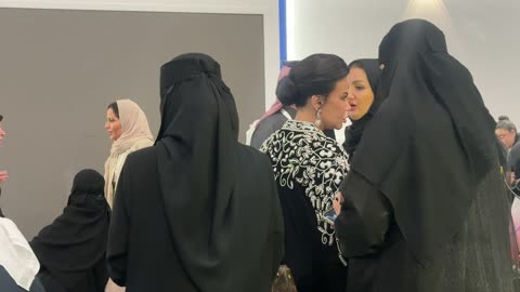 تفاعل مباشر مع الزوار فى معرض المصممين والمصممات فى المنطقة الشرقية يوم 29 من ديسمبر 2025 ، المملكة العربية السعودية، منصة إبداعية للأزياء والتصميم ، أحدث صيحات الموضة والإكسسوارات، إبراز الهوية والابتكار