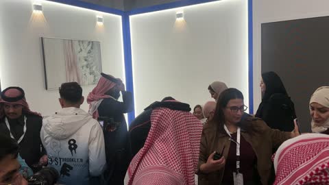 المصورون يوثقون فعاليات معرض المصممين والمصممات فى المنطقة الشرقية يوم 29 من ديسمبر 2025 ، المملكة العربية السعودية، منصة إبداعية للأزياء والتصميم ،تفاعل مباشر مع الزوار، أحدث صيحات الموضة والإكسسوارات، إبراز الهوية والابتكار