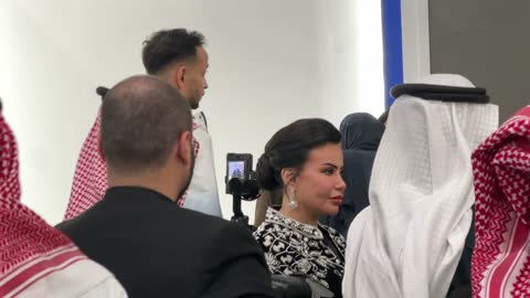 المصورون يوثقون فعاليات معرض المصممين والمصممات فى المنطقة الشرقية يوم 29 من ديسمبر 2025 ، المملكة العربية السعودية، منصة إبداعية للأزياء والتصميم ،تفاعل مباشر مع الزوار، أحدث صيحات الموضة والإكسسوارات، إبراز الهوية والابتكار