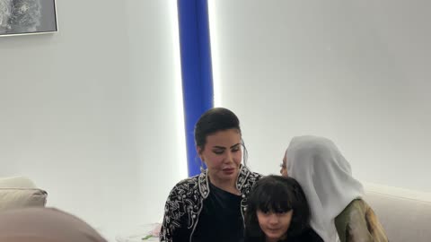 تفاعل الزوار فى معرض المصممين والمصممات فى المنطقة الشرقية يوم 29 من ديسمبر 2025 ، المملكة العربية السعودية، منصة إبداعية للأزياء والتصميم ، أحدث صيحات الموضة والإكسسوارات، إبراز الهوية والابتكار