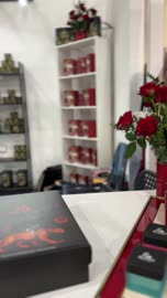 اركان الهدايا والعطور فى معرض المصممين والمصممات فى المنطقة الشرقية يوم 29 من ديسمبر 2025 ، المملكة العربية السعودية، منصة إبداعية للأزياء والتصميم ، أحدث صيحات الموضة والإكسسوارات، إبراز الهوية والابتكار