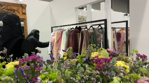 منصة إبداعية للأزياء والتصميم ، أحدث صيحات الموضة والإكسسوارات فى معرض المصممين والمصممات فى المنطقة الشرقية يوم 29 من ديسمبر 2025 ، المملكة العربية السعودية، تفاعل مباشر مع الزوار ،  إبراز الهوية والابتكار، أجواء راقية داخل المعرض