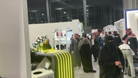 منصة إبداعية للأزياء والتصميم ، أحدث صيحات الموضة والإكسسوارات فى معرض المصممين والمصممات فى المنطقة الشرقية يوم 29 من ديسمبر 2025 ، المملكة العربية السعودية، تفاعل مباشر مع الزوار ،  إبراز الهوية والابتكار، أجواء راقية داخل المعرض