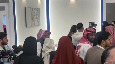 Documentation of the Designers and Design Exhibitors Exhibition in the Eastern Province on December 29, 2025, Saudi Arabia, a creative platform for fashion and design, the latest trends in fashion and accessories, direct interaction with visitors, highlighting identity and innovation, an upscale atmosphere inside the exhibition.