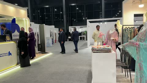إبراز الهوية والابتكار، تجمع الزوار فى  معرض المصممين والمصممات فى المنطقة الشرقية يوم 29 من ديسمبر 2025 ، المملكة العربية السعودية، منصة إبداعية للأزياء والتصميم ، أحدث صيحات الموضة والإكسسوارات  ،  أجواء راقية داخل المعرض