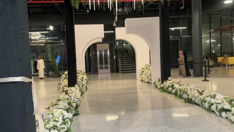 مدخل معرض المصممين والمصممات فى المنطقة الشرقية يوم 29 من ديسمبر 2025 ، المملكة العربية السعودية، منصة إبداعية للأزياء والتصميم ، أحدث صيحات الموضة والإكسسوارات  ،  إبراز الهوية والابتكار، أجواء راقية داخل المعرض