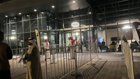 مدخل معرض المصممين والمصممات فى المنطقة الشرقية يوم 29 من ديسمبر 2025 ، المملكة العربية السعودية، منصة إبداعية للأزياء والتصميم ، أحدث صيحات الموضة والإكسسوارات  ،  إبراز الهوية والابتكار، أجواء راقية داخل المعرض