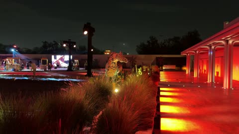 جو شتوي عائلي دافئ، فعالية تسوق وترفيه ممتعة، الاشجار والنبات الاخضر، تجربة تسوق شتوية مميزة تجمع بين الحرف اليدوية، بازار الشتاء في الليل في حي السفارات في مدينة الرياض من11 ديسمبر 2025 إلى 3 يناير 2026