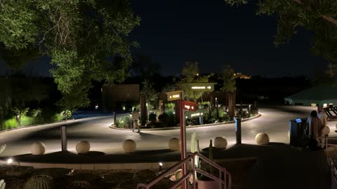 الاشجار والنبات الاخضر، تجربة تسوق شتوية مميزة تجمع بين الحرف اليدوية، بازار الشتاء أتاشيه في حي السفارات في مدينة الرياض من11 ديسمبر 2025 إلى 3 يناير 2026، فعالية تسوق وترفيه ممتعة، جو شتوي عائلي دافئ