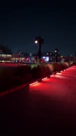 تجربة تسوق شتوية مميزة تجمع بين الحرف اليدوية، بيع منتجات محلية، اكشاك ومطاعم متنوعه، جلسة خارجية هادئة في بازار الشتاء في الليل في حي السفارات في مدينة الرياض من11 ديسمبر 2025 إلى 3 يناير 2026، جو شتوي عائلي دافئ