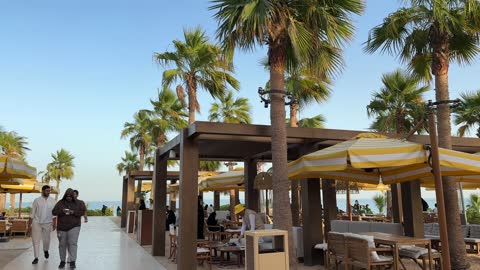 جلسات مطلة على البحر،  وجهة ساحلية شاطئية عائلية ،  سولت البحر بكورنيش الخبر فى المنطقة الشرقية ،  المملكة العربية السعودية، مطاعم ومقاهي سياحية ،  أجواء هادئة وتجربة استرخاء مميزة، فعاليات وأنشطة ترفيهية