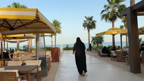 جلسات مطلة على البحر،  وجهة ساحلية شاطئية عائلية ،  سولت البحر بكورنيش الخبر فى المنطقة الشرقية ،  المملكة العربية السعودية، مطاعم ومقاهي سياحية ،  أجواء هادئة وتجربة استرخاء مميزة، فعاليات وأنشطة ترفيهية