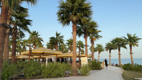 جلسات مطلة على البحر ،  فعاليات وأنشطة ترفيهية ،سولت البحر بكورنيش الخبر فى المنطقة الشرقية ،  المملكة العربية السعودية ،مطاعم ومقاهي سياحية ، أجواء هادئة وتجربة استرخاء ممتعه،  وجهة ساحلية شاطئية عائلية