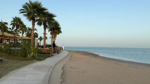 جلسات مطلة على البحر ،  فعاليات وأنشطة ترفيهية ،سولت البحر بكورنيش الخبر فى المنطقة الشرقية ،  المملكة العربية السعودية ،مطاعم ومقاهي سياحية ، أجواء هادئة وتجربة استرخاء ممتعه،  وجهة ساحلية شاطئية عائلية