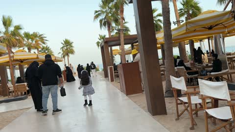 وجهة ساحلية شاطئية عائلية  ،  مطاعم ومقاهي سياحية  فى سولت البحر بكورنيش الخبر فى المنطقة الشرقية ،  المملكة العربية السعودية  ، أجواء هادئة وتجربة استرخاء ممتعه،  جلسات مطلة على البحر ،  فعاليات وأنشطة ترفيهية