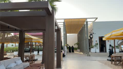 فعاليات وأنشطة ترفيهية  فى سولت البحر بكورنيش الخبر فى المنطقة الشرقية ،  المملكة العربية السعودية ، جلسات مطلة على البحر ،   وجهة ساحلية شاطئية عائلية  ،  أجواء هادئة وتجربة استرخاء ممتعه، مطاعم ومقاهي سياحية