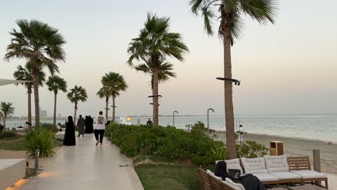 جلسات مطلة على البحر ،   وجهة ساحلية شاطئية عائلية  ،  سولت البحر بكورنيش الخبر فى المنطقة الشرقية ،  المملكة العربية السعودية ،  أجواء هادئة وتجربة استرخاء ممتعه،   فعاليات وأنشطة ترفيهية ، مطاعم ومقاهي سياحية