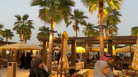 مطاعم ومقاهي سياحية فى سولت البحر بكورنيش الخبر فى المنطقة الشرقية ،  المملكة العربية السعودية ، جلسات مطلة على البحر ،   وجهة ساحلية شاطئية عائلية  ، أجواء هادئة وتجربة استرخاء ممتعه،   فعاليات وأنشطة ترفيهية