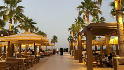 مطاعم ومقاهي سياحية فى سولت البحر بكورنيش الخبر فى المنطقة الشرقية ،  المملكة العربية السعودية ، جلسات مطلة على البحر ،   وجهة ساحلية شاطئية عائلية  ، أجواء هادئة وتجربة استرخاء ممتعه،   فعاليات وأنشطة ترفيهية