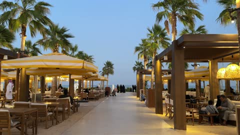 مطاعم ومقاهي سياحية فى سولت البحر بكورنيش الخبر فى المنطقة الشرقية ،  المملكة العربية السعودية ، جلسات مطلة على البحر ،   وجهة ساحلية شاطئية عائلية  ، أجواء هادئة وتجربة استرخاء ممتعه،   فعاليات وأنشطة ترفيهية