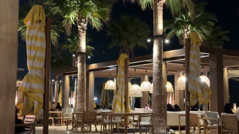 مقاهي ومطاعم باطلالات مفتوحة فى سولت البحر بكورنيش الخبر فى المنطقة الشرقية ،  المملكة العربية السعودية ، فعاليات وأنشطة ترفيهية ،وجهة ساحلية شاطئية عائلية  ، جلسات مطلة على البحر ، أجواء هادئة وتجربة استرخاء ممتعه