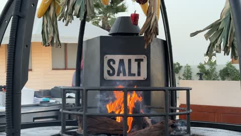 مدفأة الحطب الدائرية فى سولت البحر بكورنيش الخبر فى المنطقة الشرقية ،  المملكة العربية السعودية ، فعاليات وأنشطة ترفيهية ،وجهة ساحلية شاطئية عائلية  ، مطاعم ومقاهي سياحية ، أجواء هادئة وتجربة استرخاء ممتعه، جلسات مطلة على البحر