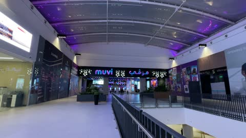 ذا فيلج مول جدة ، المملكة العربية السعودية، وجهة ترفيهية مفتوحة، مطاعم ومقاهي متنوعة، مساحات جلوس خارجية، أجواء عائلية عصرية، تجربة تسوق وترفيه متكاملة