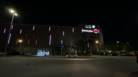 وجهة ترفيهية مفتوحة، ذا فيلج مول جدة ، المملكة العربية السعودية، مطاعم ومقاهي متنوعة،  تجربة تسوق وترفيه متكاملة ، مساحات جلوس خارجية، أجواء عائلية عصرية