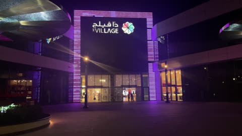 وجهة ترفيهية مفتوحة، ذا فيلج مول جدة ، المملكة العربية السعودية، مطاعم ومقاهي متنوعة،  تجربة تسوق وترفيه متكاملة ، مساحات جلوس خارجية، أجواء عائلية عصرية