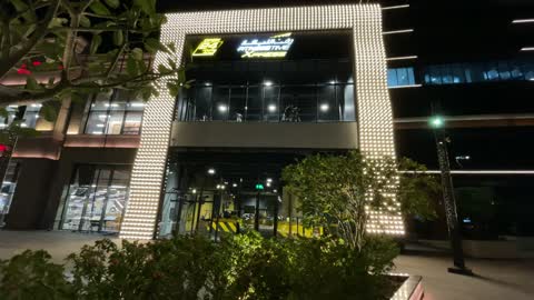 وجهة ترفيهية مفتوحة، ذا فيلج مول جدة ، المملكة العربية السعودية، مطاعم ومقاهي متنوعة،  تجربة تسوق وترفيه متكاملة ، مساحات جلوس خارجية، أجواء عائلية عصرية