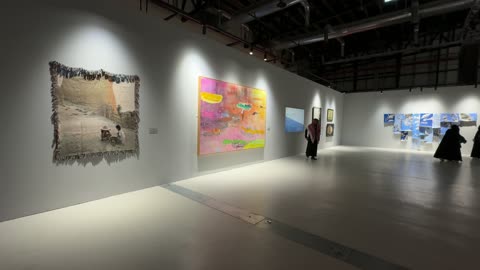 معرض فني مشترك، فعالية بين ثقافتين (السعودية والصين) في قاعة  الملفى بمدينة مسك بالرياض يوم 24 ديسمبر 2025 ،عروض فنية حية، تجربة الشارع الصيني،  فنون أدائية وموسيقية تعكس التبادل الثقافي والحضاري