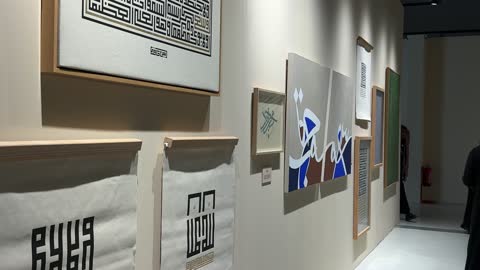 معرض فني مشترك ، عروض فنية حية، فعالية بين ثقافتين (السعودية والصين) في قاعة  الملفى بمدينة مسك بالرياض يوم 24 ديسمبر 2025 ، تجربة الشارع الصيني،  فنون أدائية وموسيقية تعكس التبادل الثقافي والحضاري