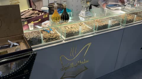 المنتجات الفاخرة  فى معرض العود الأزرق والعطور الدولى فى مركز الرياض الدولي للمعارض والمؤتمرات يوم 25 من ديسمبر 2025،  ماركات عالمية ومحلية ، تجربة تسوق مميزة