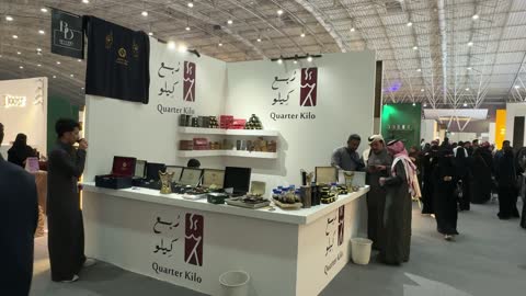 العطور الفاخرة  فى معرض العود الأزرق والعطور الدولى فى مركز الرياض الدولي للمعارض والمؤتمرات يوم 25 من ديسمبر 2025،  ماركات عالمية ومحلية ، تجربة تسوق مميزة