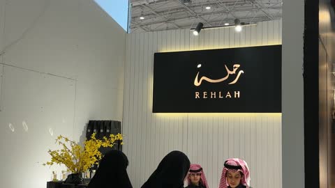 العطور الفاخرة  فى معرض العود الأزرق والعطور الدولى فى مركز الرياض الدولي للمعارض والمؤتمرات يوم 25 من ديسمبر 2025،  ماركات عالمية ومحلية ، تجربة تسوق مميزة