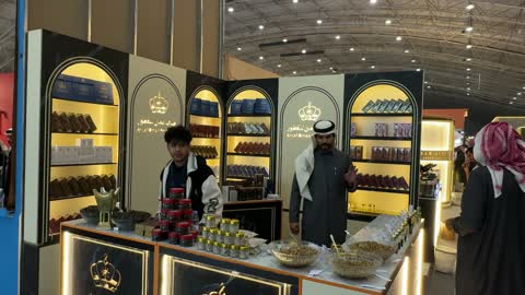 العطور الفاخرة  فى معرض العود الأزرق والعطور الدولى فى مركز الرياض الدولي للمعارض والمؤتمرات يوم 25 من ديسمبر 2025،  ماركات عالمية ومحلية ، تجربة تسوق مميزة