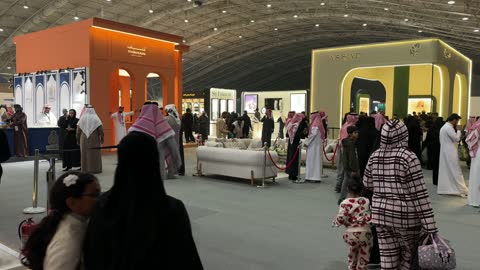 تجربة تسوق مميزة  فى معرض العود الأزرق والعطور الدولى فى مركز الرياض الدولي للمعارض والمؤتمرات يوم 25 من ديسمبر 2025، ماركات عالمية ومحلية ، المنتجات العطرية الفاخرة