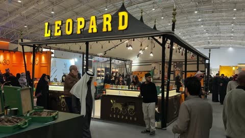 ماركات عالمية ومحلية فى معرض العود الأزرق والعطور الدولى فى مركز الرياض الدولي للمعارض والمؤتمرات يوم 25 من ديسمبر 2025 ، المنتجات العطرية الفاخرة، تجربة تسوق مميزة