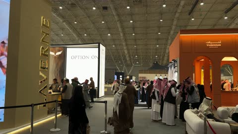 ماركات عالمية ومحلية فى معرض العود الأزرق والعطور الدولى فى مركز الرياض الدولي للمعارض والمؤتمرات يوم 25 من ديسمبر 2025 ، المنتجات العطرية الفاخرة، تجربة تسوق مميزة