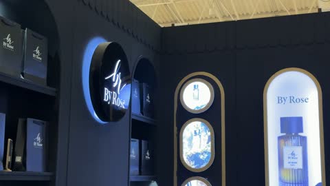 تجربة عطريه استثنائية فى معرض العود الأزرق والعطور الدولى فى مركز الرياض الدولي للمعارض والمؤتمرات يوم 25 من ديسمبر 2025 ، ماركات عالمية ومحلية ،المنتجات العطرية الفاخرة