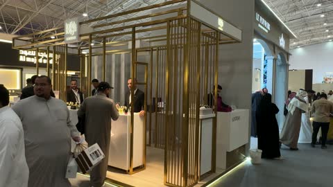 معرض العود الأزرق والعطور الدولى فى مركز الرياض الدولي للمعارض والمؤتمرات يوم 25 من ديسمبر 2025 ، المنتجات العطرية الفاخرة ، ماركات عالمية ومحلية ، تجربة تسوق مميزة