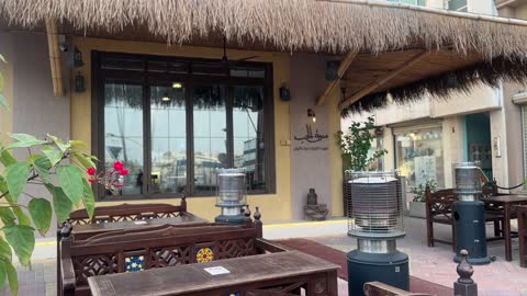 سوق الحب في الدمام بالمنطقة الشرقية، المملكة العربية السعودية، التراث الثقافي والتجارة التقليدية ، المحلات والبضائع المحلية ، اكشاك الطعام المختلفة