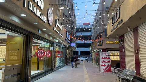 التراث الثقافي والتجارة التقليدية ، سوق الحب في الدمام بالمنطقة الشرقية، المملكة العربية السعودية،المحلات والبضائع المحلية ،  اكشاك الطعام المختلفة