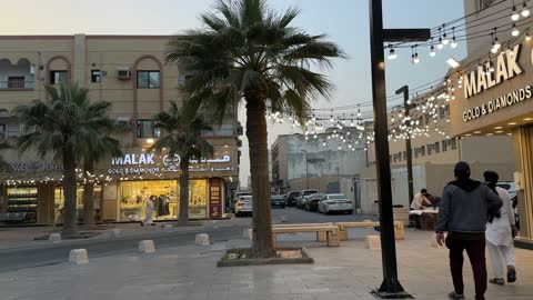 التراث الثقافي والتجارة التقليدية ، سوق الحب في الدمام بالمنطقة الشرقية، المملكة العربية السعودية،المحلات والبضائع المحلية ،  اكشاك الطعام المختلفة