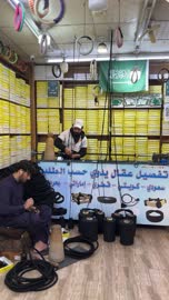 تفصيل عقال يدوي فى سوق الحب في الدمام بالمنطقة الشرقية، المملكة العربية السعودية،المحلات والبضائع المحلية ،  التراث الثقافي والتجارة التقليدية ، اكشاك الطعام المختلفة