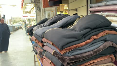 المحلات والبضائع المحلية التجارية ، سوق الحب في الدمام بالمنطقة الشرقية، المملكة العربية السعودية، التراث الثقافي والتجارة التقليدية ، اكشاك الطعام المختلفة